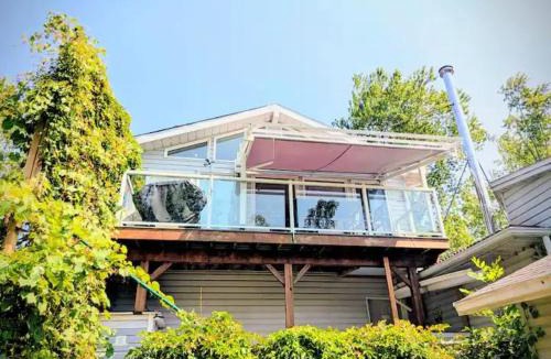 Carrying Place Apartment | Waterfront Comfy Guesthouse, PEC