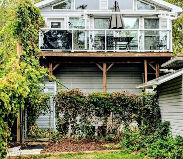 Carrying Place Apartment | Waterfront Comfy Guesthouse, PEC