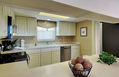 South Island Condo | Waterfront Condo- Balcony, Community Pool, Dock+ Canal Access