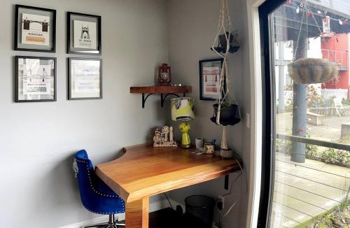 Old Town Chinatown Apartment | Waterfront Condo, 25ft from riverwalk, Pool & HotTub