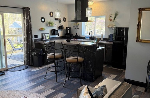 Buffalo Condo | Waterfront Condo Fit for a King