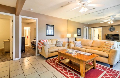 Lakeland Apartment | Waterfront Condo on Lake Ozark with Boat Slip and Pool