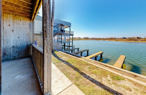 Corpus Christi Condo | Waterfront Condo w/ Shared Boat Slip & Dock - Only Minutes from the Beach
