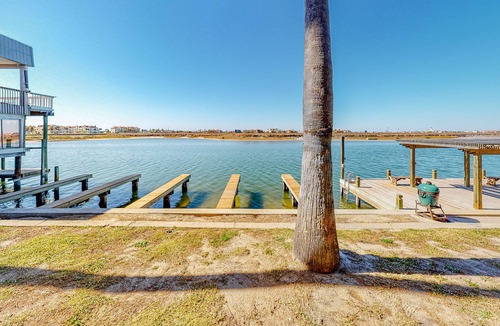 Corpus Christi Condo | Waterfront Condo w/ Shared Boat Slip & Dock - Only Minutes from the Beach