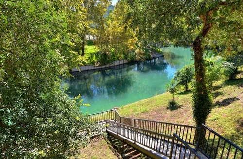 New Braunfels Condo | Waterfront Condo on the Comal River- CW B210 : Free Tubes with Rental!