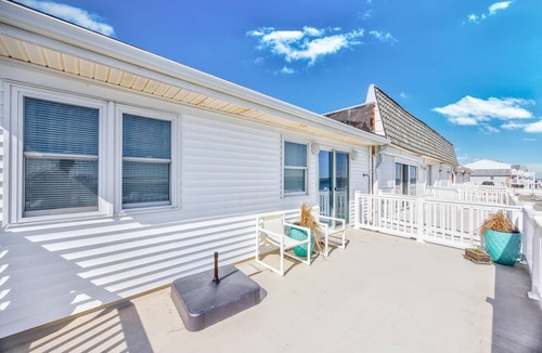 Anglesea Condo | Waterfront Condo Overlooking the Inlet!