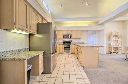 Lake Ozark House | Waterfront Condo w/Resort Perks in Lake Ozark!