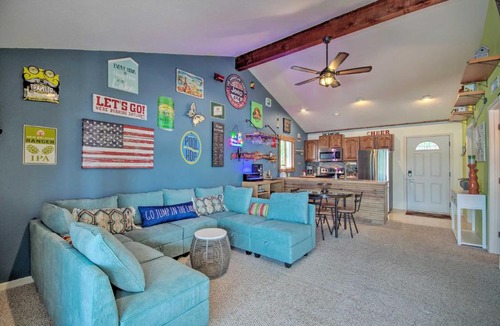 Lake Ozark Apartment | Waterfront Condo with Deck - Bring Your Boat!