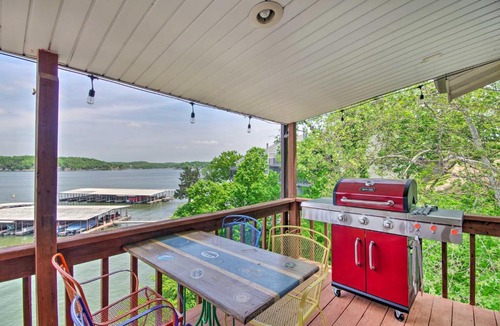 Lake Ozark Apartment | Waterfront Condo with Deck - Bring Your Boat!