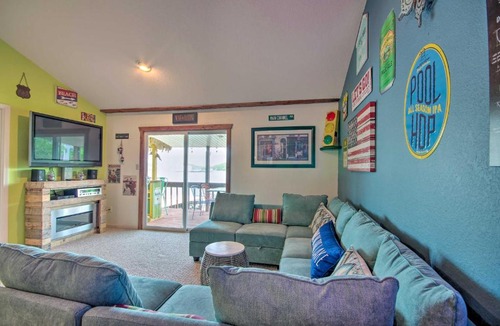 Lake Ozark Apartment | Waterfront Condo with Deck - Bring Your Boat!