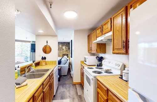 Dillon Condo | Waterfront condo with full kitchen & wifi - convenient location