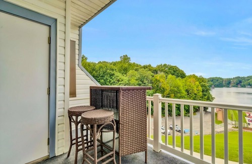 North Shore Condo | Waterfront condo with lake-view deck, tennis court & pool - dog-friendly