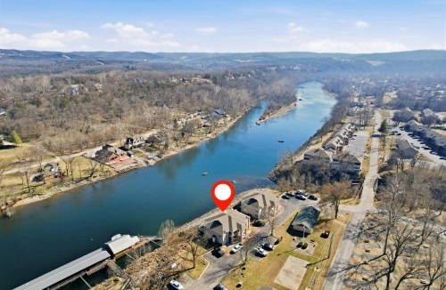 Branson Apartment | Waterfront Condo with Resort Pool