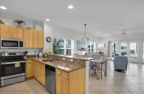 Coral Lagoon Condo | Waterfront Condo with Boat Slip & Pool Access