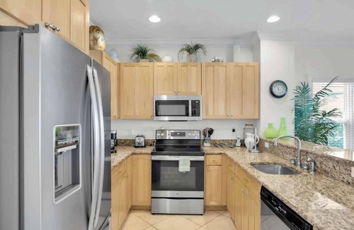 Coral Lagoon Condo | Waterfront Condo with Boat Slip & Pool Access