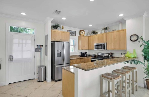 Coral Lagoon Condo | Waterfront Condo with Boat Slip & Pool Access