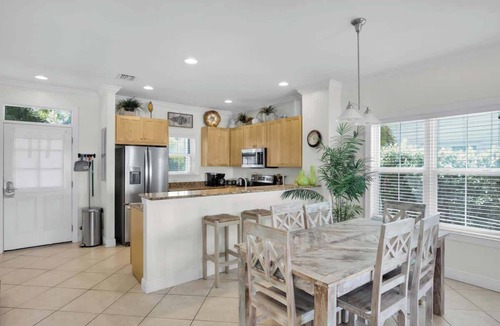 Coral Lagoon Condo | Waterfront Condo with Boat Slip & Pool Access