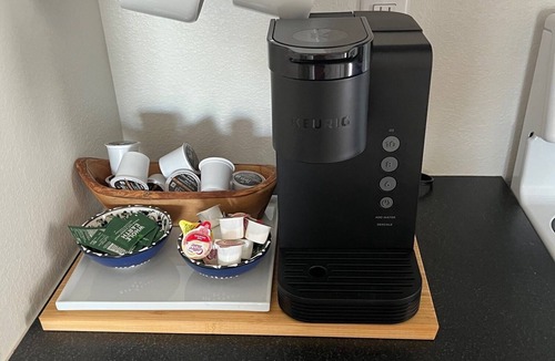 Harbor Oaks House | Waterfront condo with pool, slip and pickelbaal