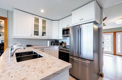 Innisfil Cottage | Waterfront Cook's Bay Retreat