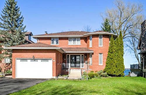 Innisfil Cottage | Waterfront Cook's Bay Retreat