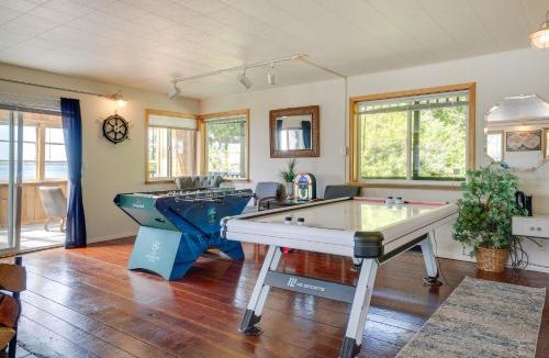 Barview House | Waterfront Coos Bay Retreat with Kayaks!