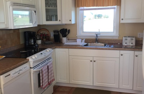 Brackley Beach Cottage | Waterfront cottage on beautiful Brackley Bay