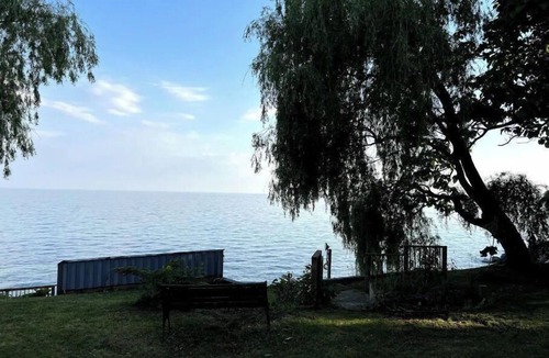 Batawa Cottage | Waterfront Cottage facing Lake Ontario with 3 bedrooms, two bathrooms