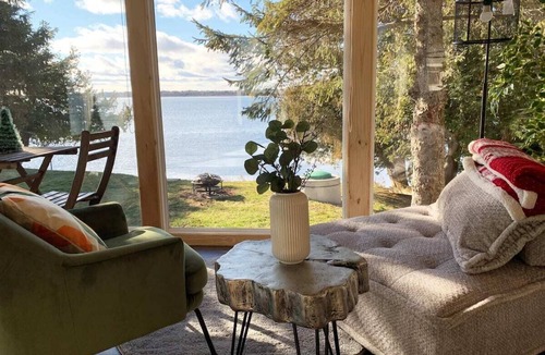Greenbank Cottage | Waterfront Cottage at North Shore of Lake Scugog