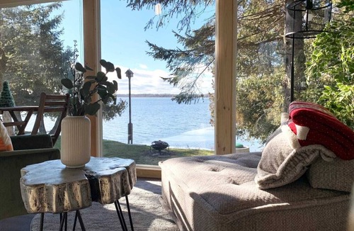 Greenbank Cottage | Waterfront Cottage at North Shore of Lake Scugog