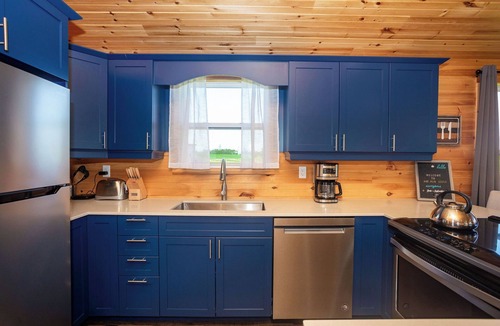 Lakeside Cottage | Waterfront cottage with private dock and Kayaks. 5 minutes to Lakeside Beach.
