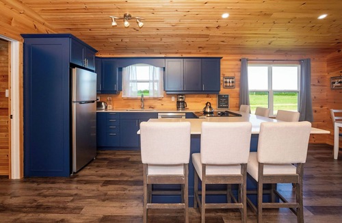 Lakeside Cottage | Waterfront cottage with private dock and Kayaks. 5 minutes to Lakeside Beach.
