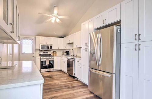 Colonial Beach Cottage | Waterfront Cottage w/Private Beach + Deck!