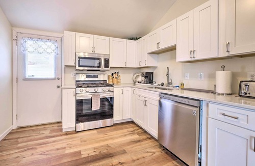 Colonial Beach Cottage | Waterfront Cottage w/Private Beach + Deck!