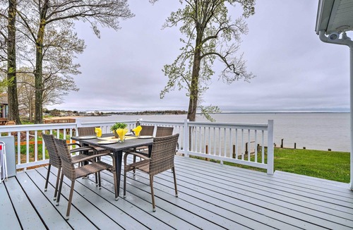Colonial Beach Cottage | Waterfront Cottage w/Private Beach + Deck!