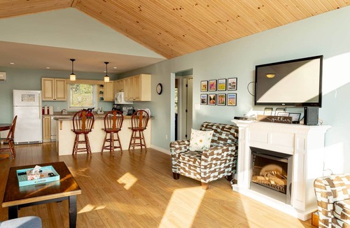 Bayview House | Waterfront Cottage in Stanley Bridge—Bay Views, Sleeps 8, Near Cavendish