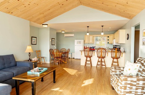 Bayview House | Waterfront Cottage in Stanley Bridge—Bay Views, Sleeps 8, Near Cavendish