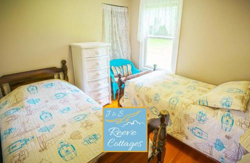 Aquebogue House | Waterfront Cottage 4