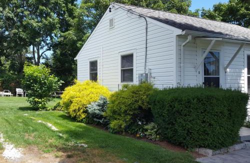 Aquebogue House | Waterfront Cottage 5
