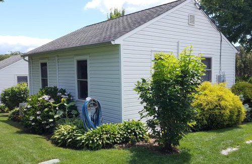 Aquebogue House | Waterfront Cottage 5