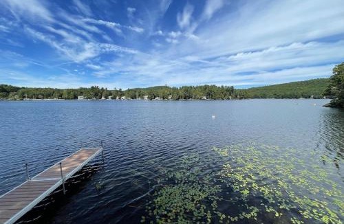 Sunapee House | Waterfront Cottage and Ski Getaway!
