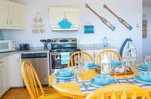 Stratford House | Waterfront Cottage beach access