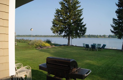 North Greece Cottage | Waterfront Cottage Bungalow: 1500 Sq. ft. unit w/Central Air conditioning