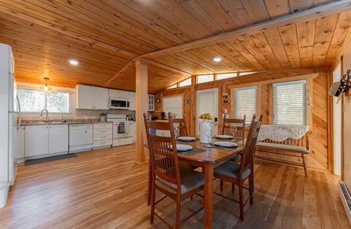 Huntsville Cottage | Waterfront Cottage Retreat | Private Dock + Kayaks