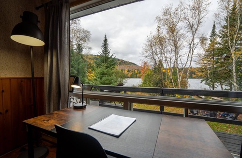 Saint Zenon Ski Chalet | Waterfront cottage and spa