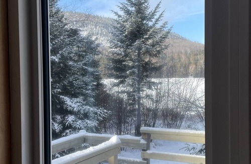 Saint Zenon Ski Chalet | Waterfront cottage and spa