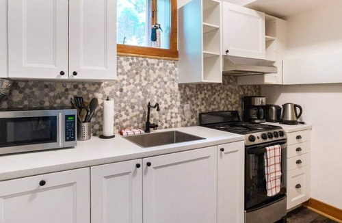 Glen Huron House | Waterfront Cottage - Lower Unit - 2 Bedroom - Private Beach