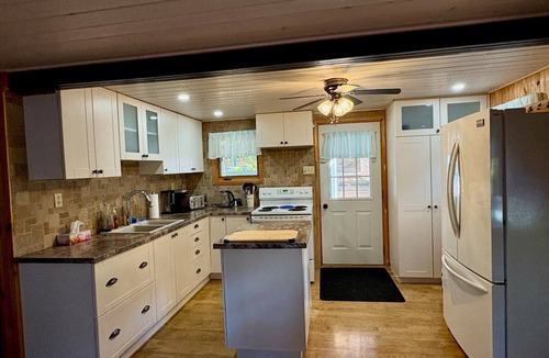 Tay Valley Cottage | Waterfront cottage on Christie Lake! nArrive, unwind, and enjoy.