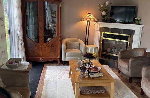 Rama House | Waterfront cottage close to Casino Rama