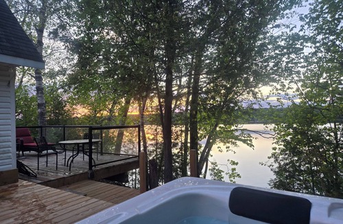 Plaisance Cottage | Waterfront Cottage in Plaisance National Park - Pet Friendly