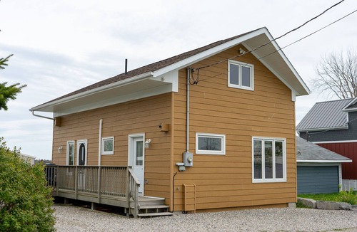 Leeds and the Thousand Islands Cottage | Waterfront Cottage in the 1000 Islands Gananoque